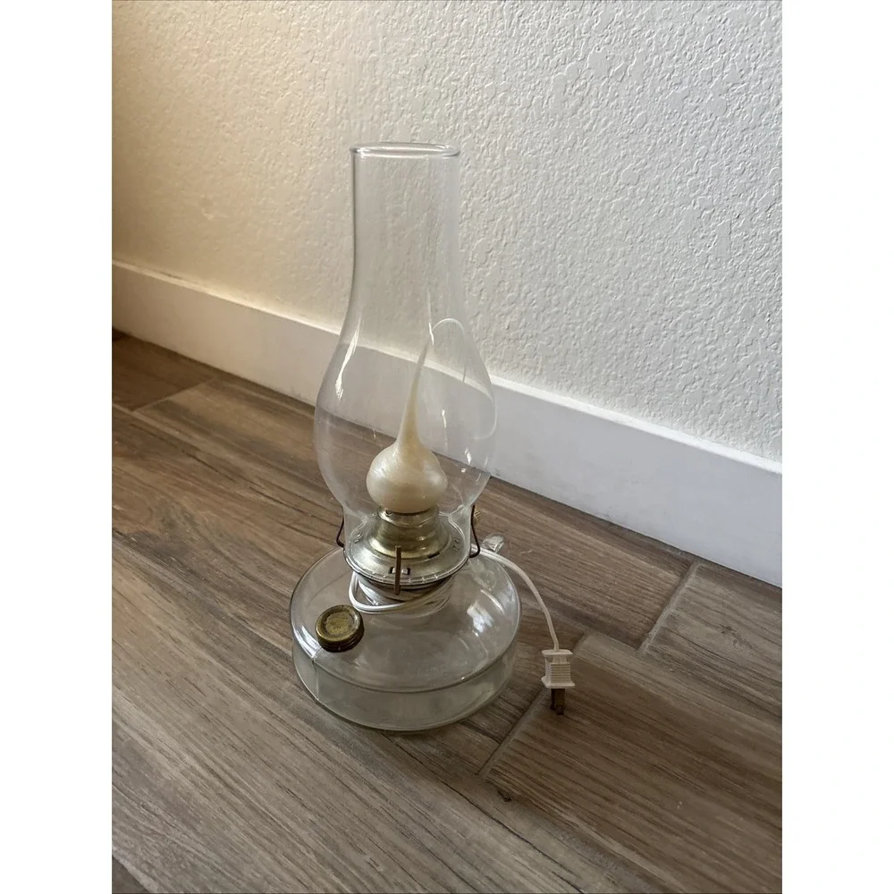 Vintage Kerosene Oil Lamp Clear Glass Converted to Electric Finger Loop 13